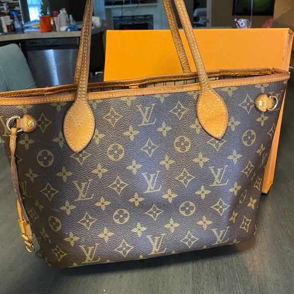 Louis Vuitton neverfull PM